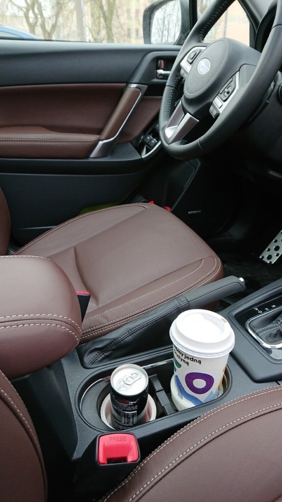 Subaru Forester XT Bardaklık