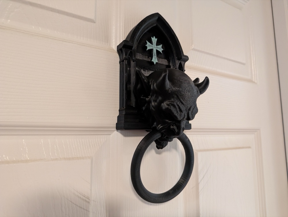 Şeytan Gargoyle Kapı Tokmağı — Ağzında Dönen Halkalı Gotik Kapı Dekoru (22 cm) görsel 2
