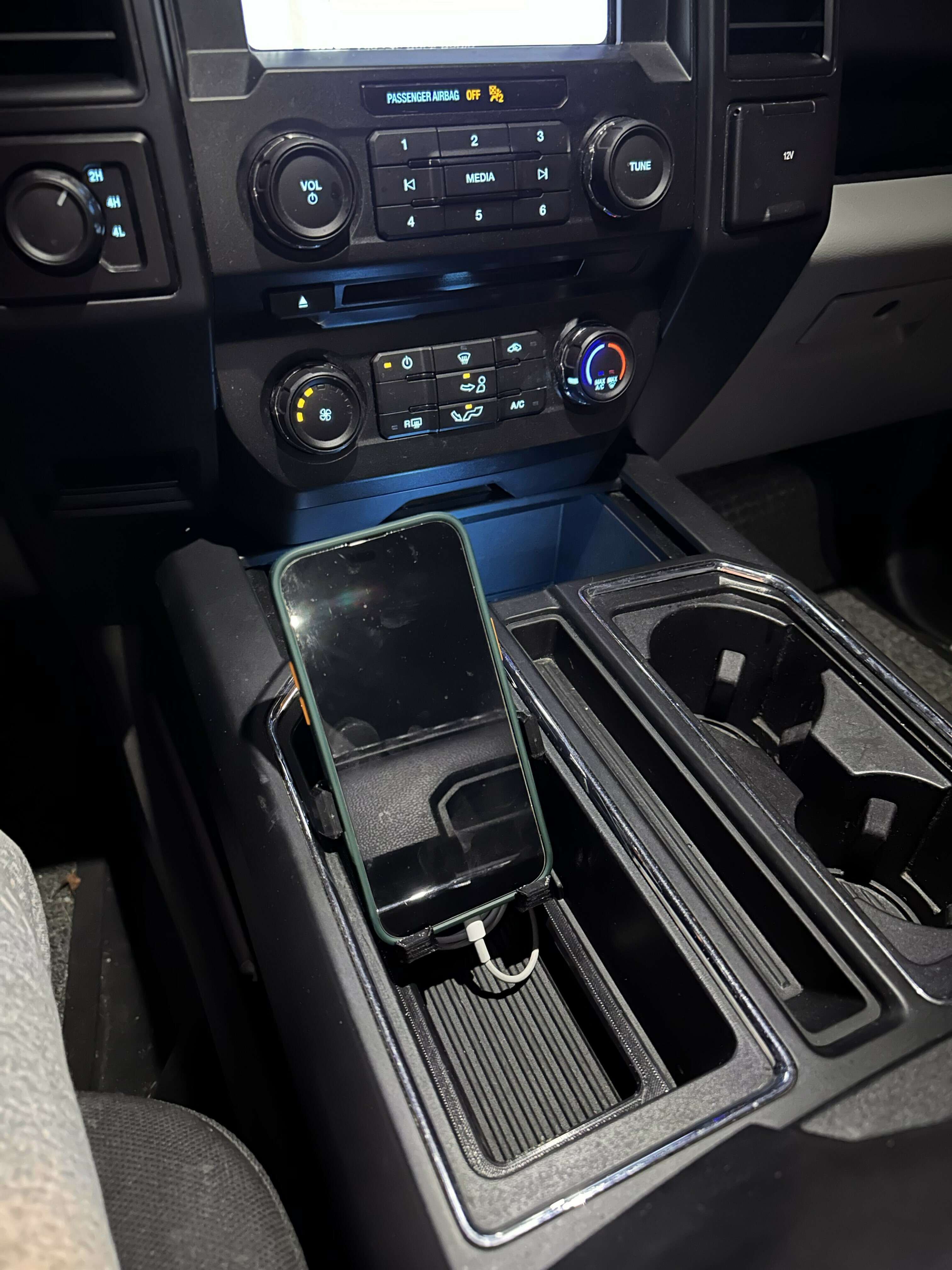 Ford F-150 Havalandırma Izgarası Telefon Tutucu görsel 2