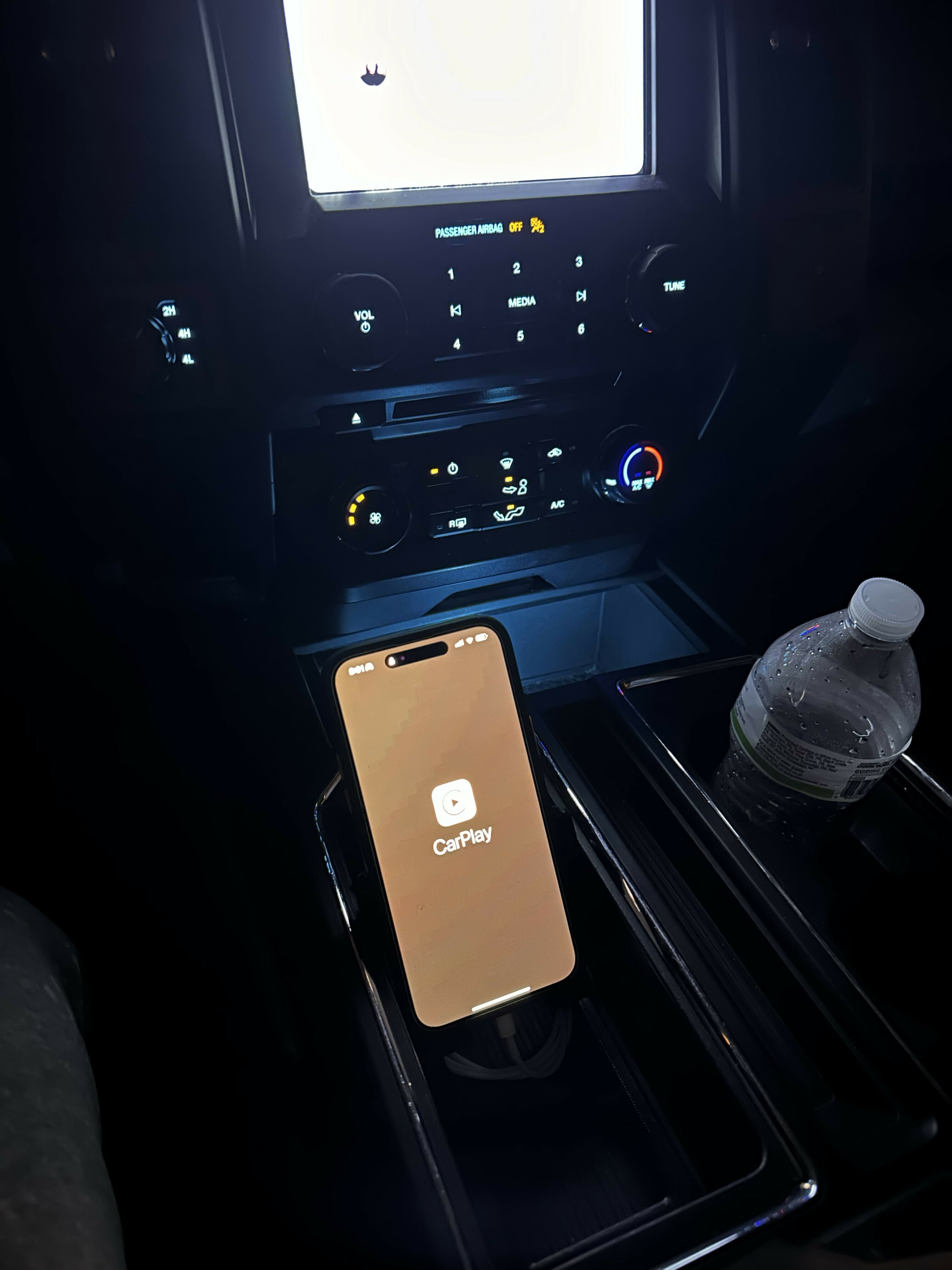 Ford F-150 Havalandırma Izgarası Telefon Tutucu görsel 3