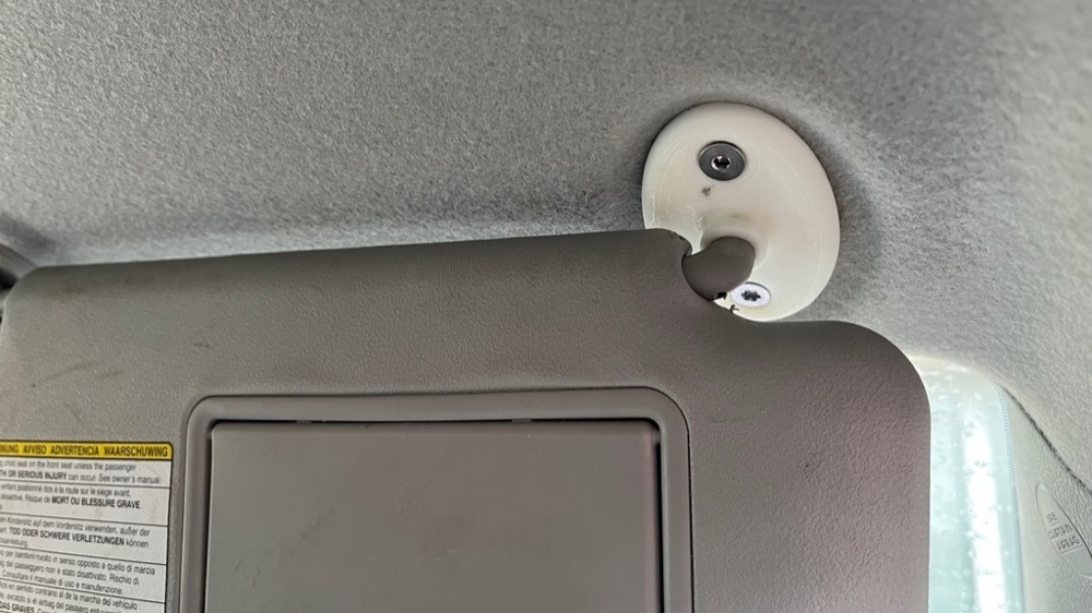 Toyota Yaris Güneşlik Mandal Tutucusu