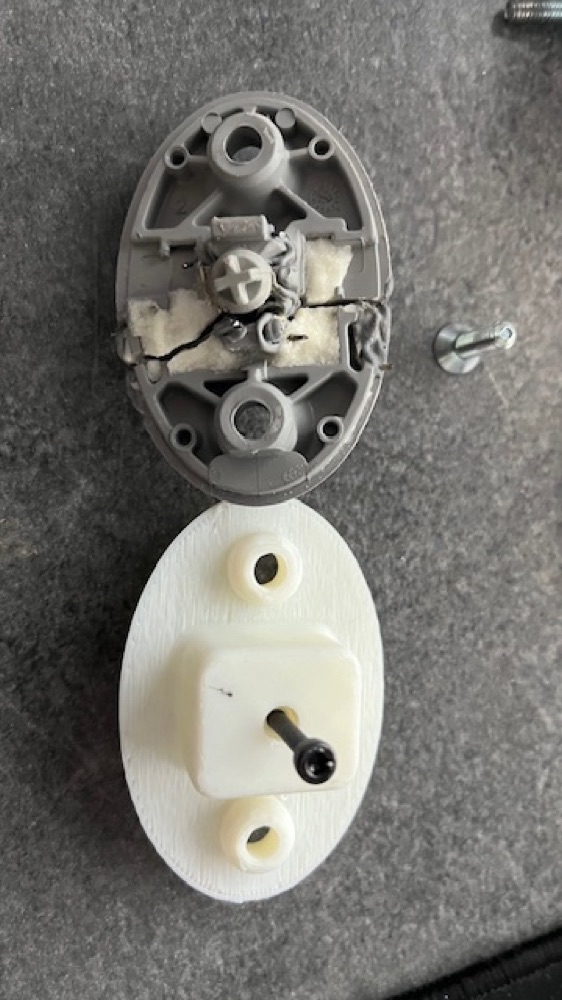 Toyota Yaris Güneşlik Mandal Tutucusu görsel 2