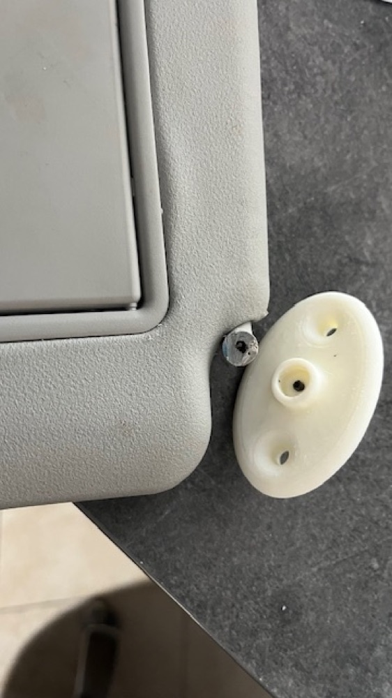 Toyota Yaris Güneşlik Mandal Tutucusu görsel 3