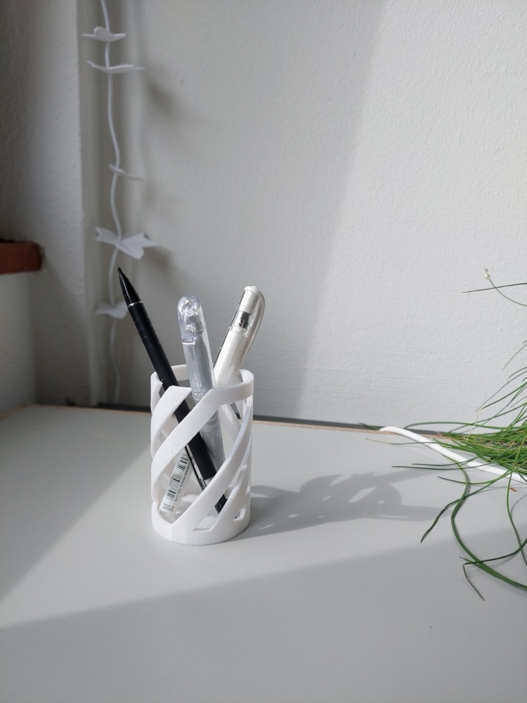 Helezon Kalemlik ve Saklama Bardağı — Modern Spiral Dekor Kabı (6-25 cm Boyut Seçenekli)