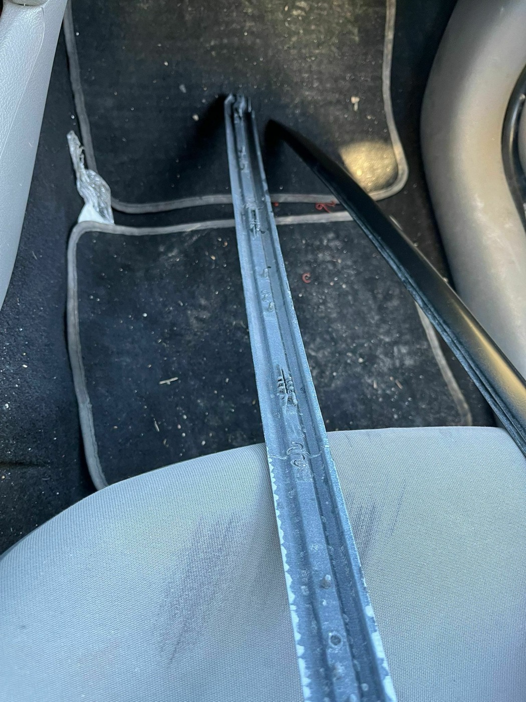 Honda Civic Ön Cam Çıtası (2002-2006) görsel 3