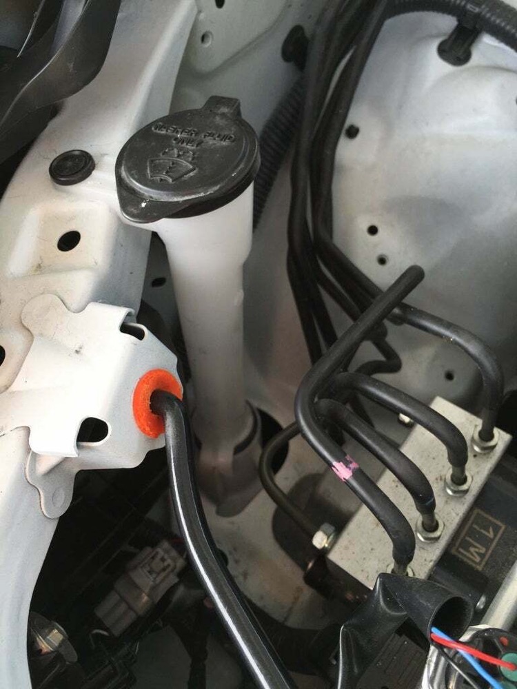 Toyota Corolla (2014) Kaput Çubuğu Tutucu Grommeti görsel 3