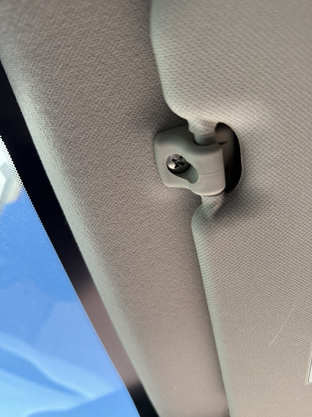 Hyundai i20 / Bayon Güneşlik Tutamağı