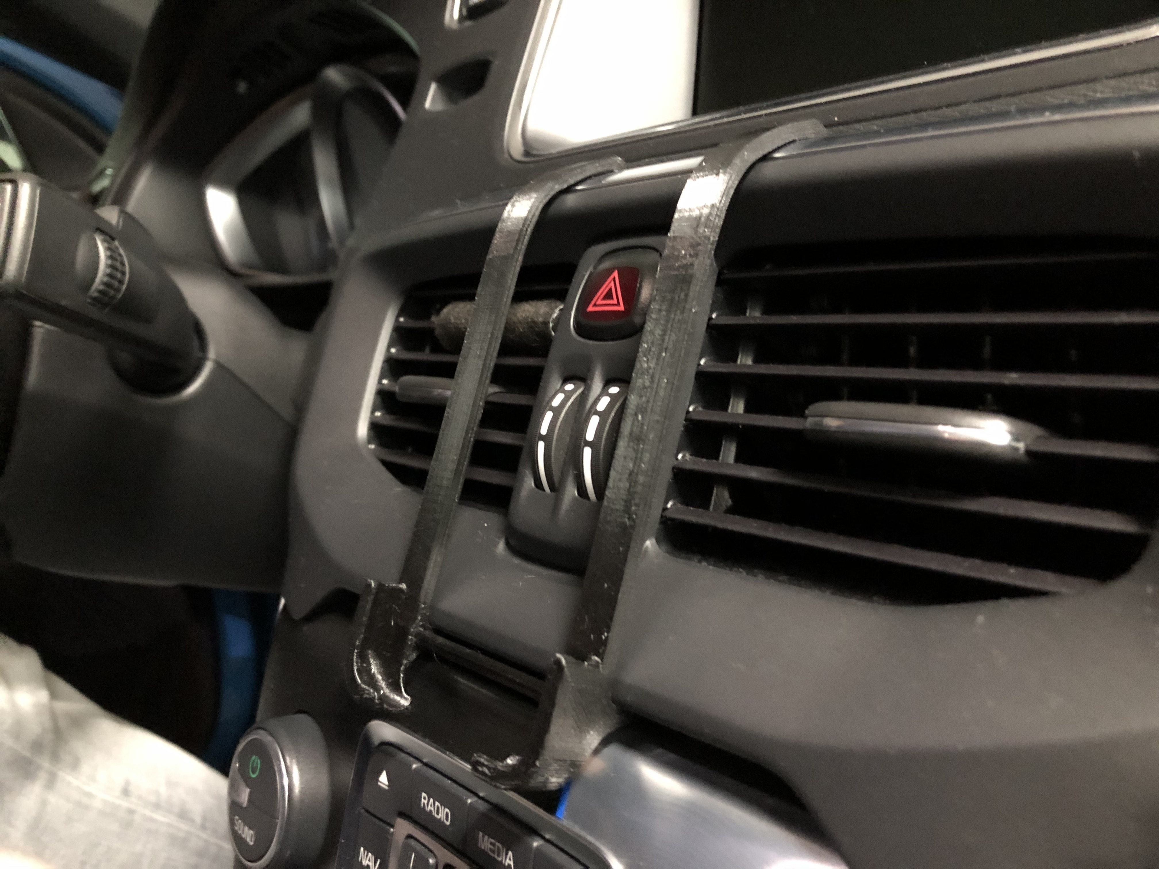 Volvo V40 (2012+) iPhone 6/7/8 Gösterge Telefon Tutucu görsel 2