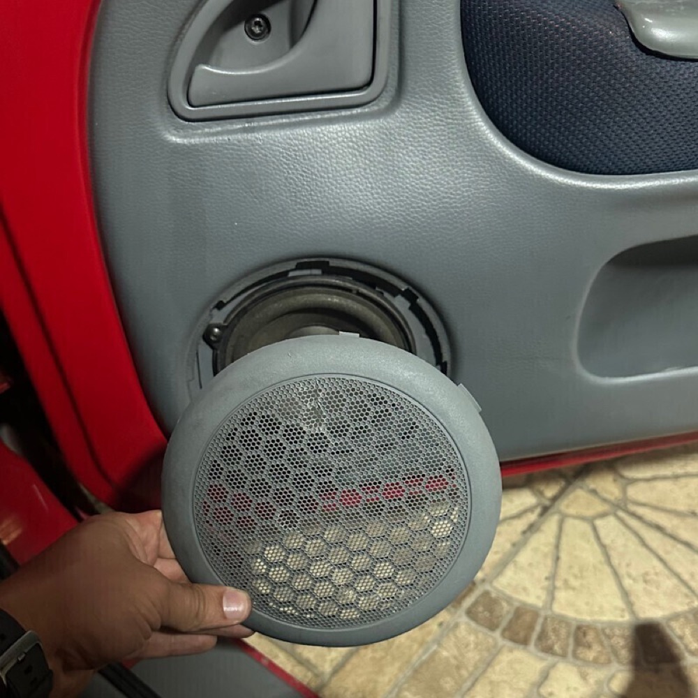 Renault Twingo Kapı Hoparlör Izgarası görsel 4