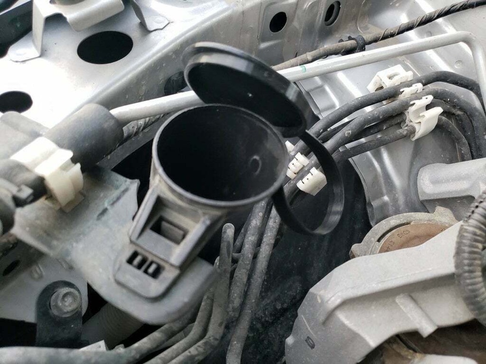 Mazda 3 Cam Suyu Deposu Kapağı görsel 2