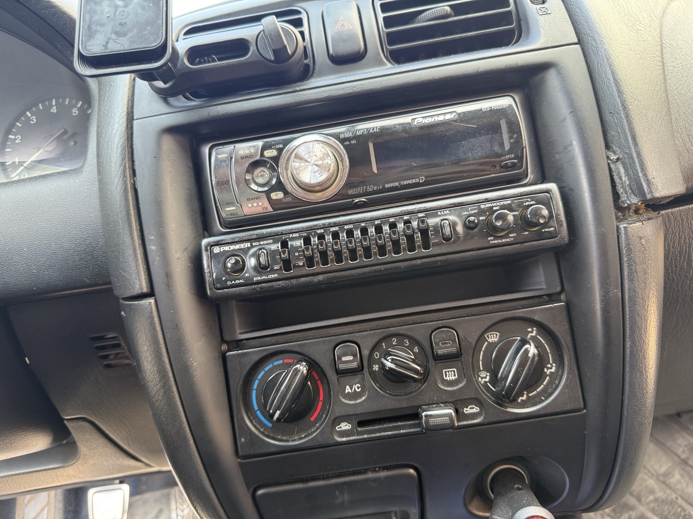 Mazda Radyo Alt Kapağı
