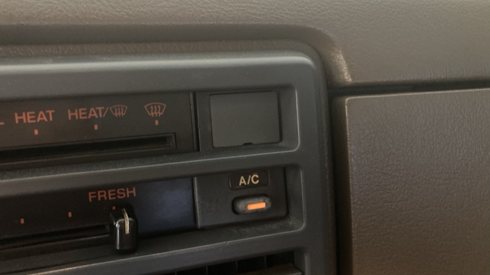 Mazda B2000 Klima Paneli Vida Kapağı