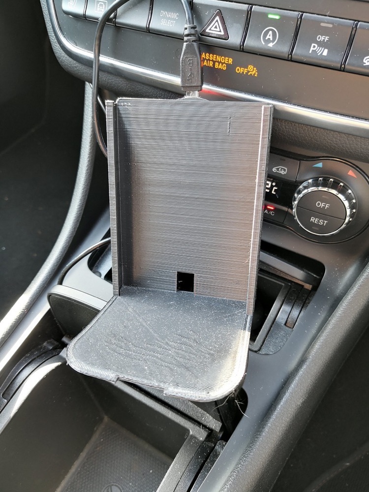 Mercedes GLA/CLA Telefon Tutucu görsel 2