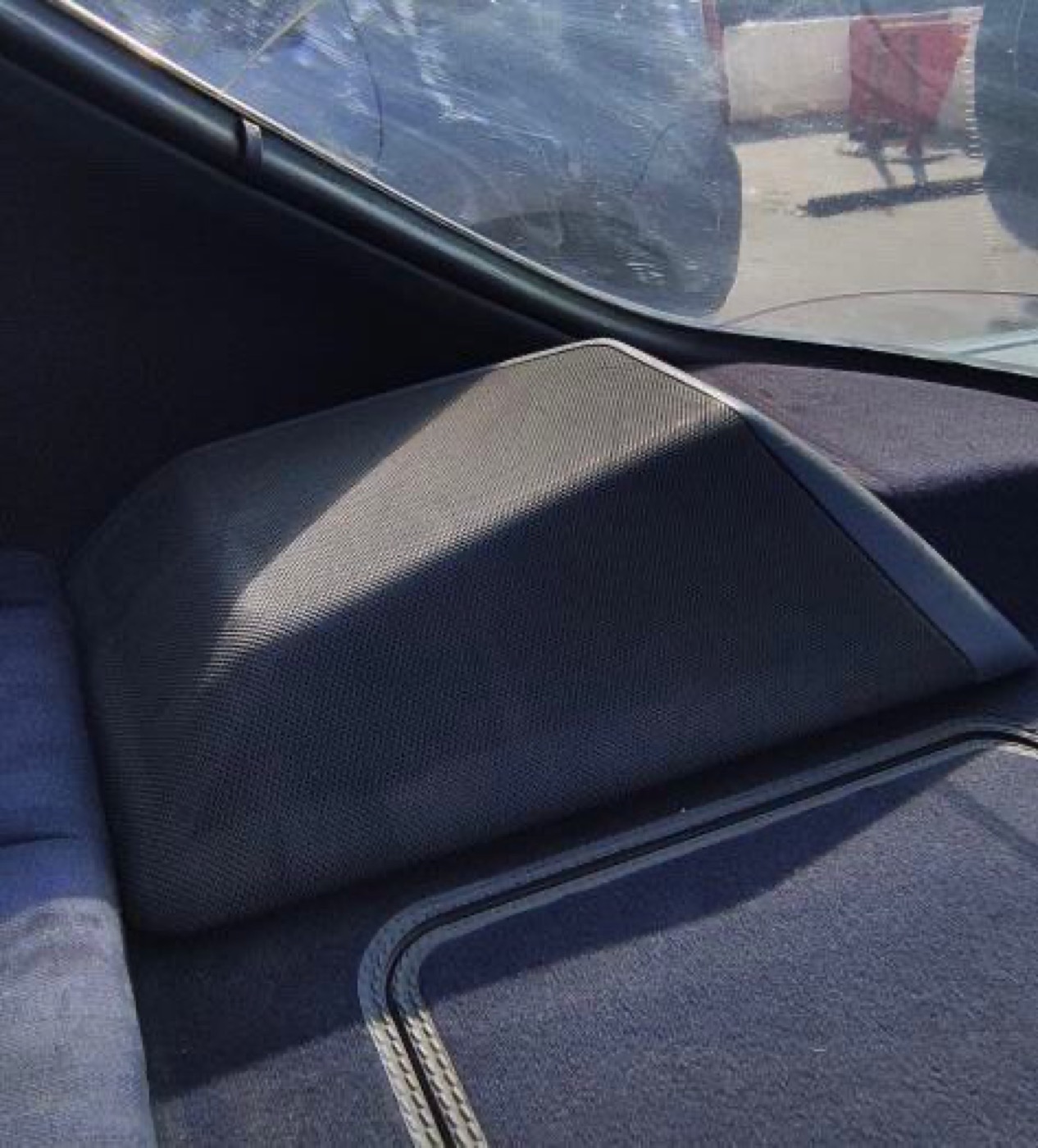 Mercedes W126 Arka Hoparlör Kapağı