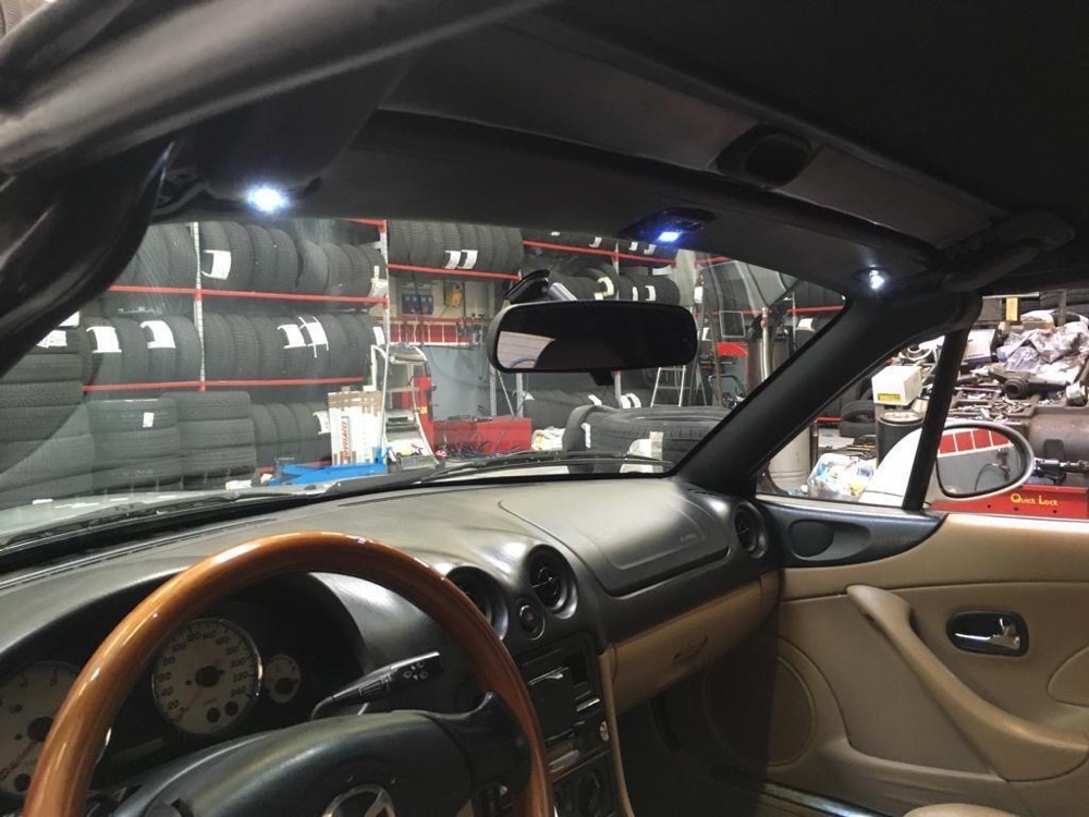 Mazda Miata Güneş Siperliği Delete Kapağı (LED Delikli) görsel 4