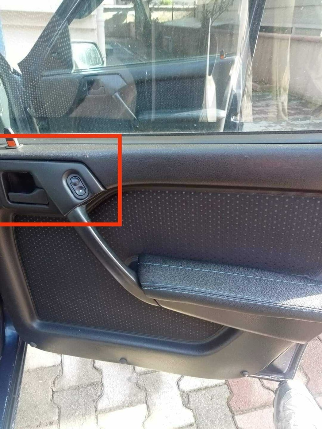 Opel Vectra Kapı Kolu Çerçevesi