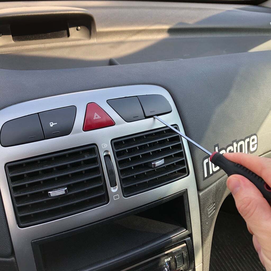 Peugeot 307 Bardaklık ve Şişe Tutucu görsel 2