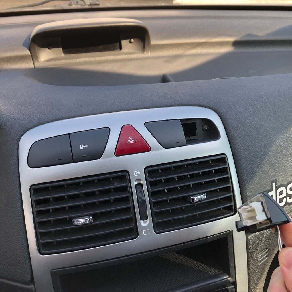 Peugeot 307 Bardaklık ve Şişe Tutucu görsel 3