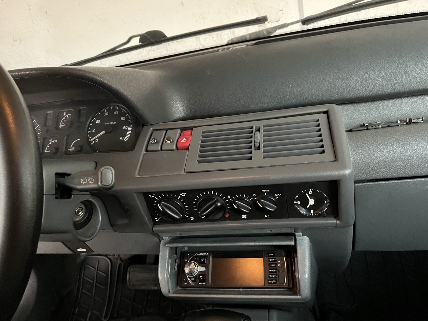Renault Clio 1 Orta Kalorifer Izgarası görsel 2