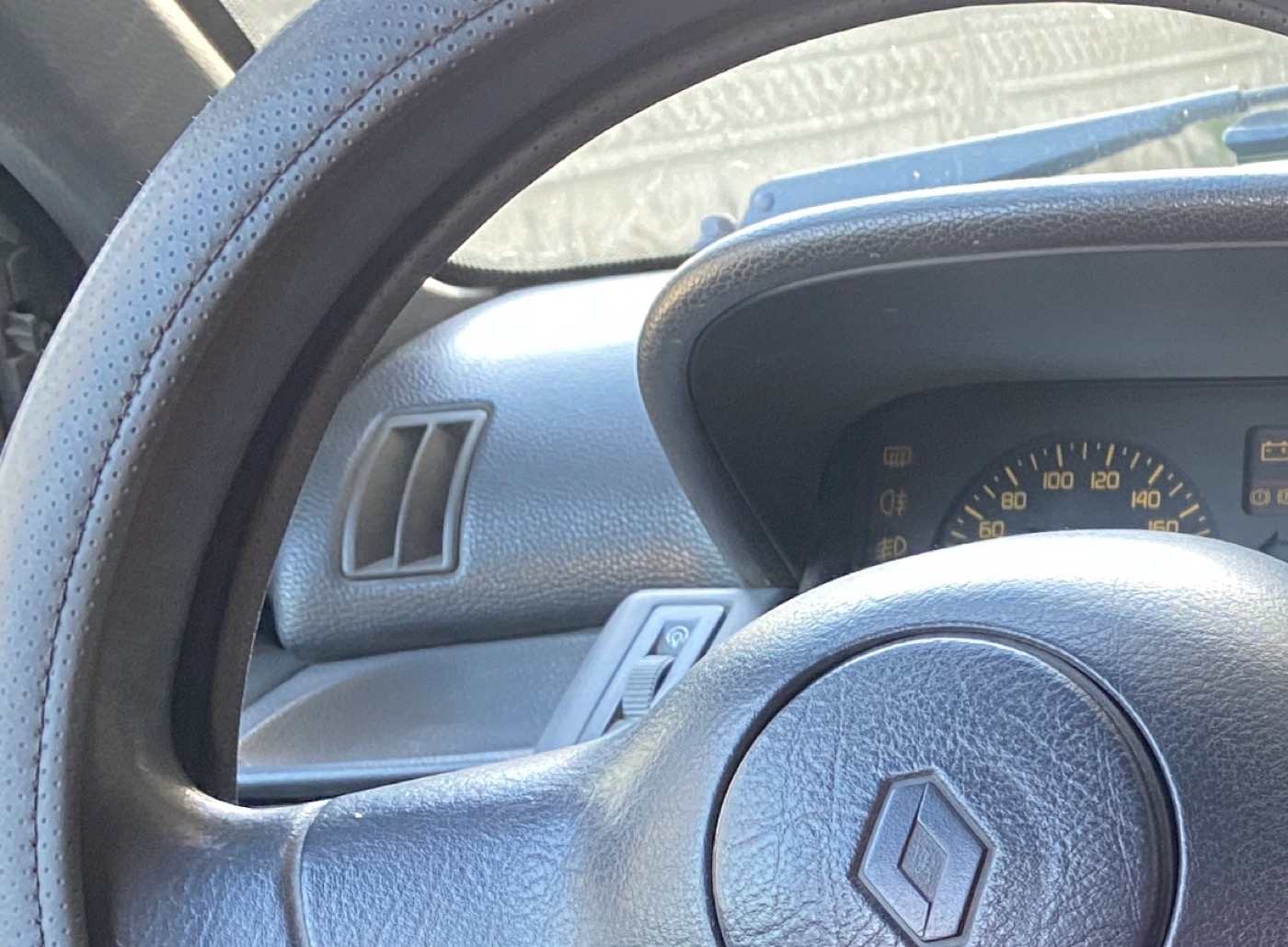 Renault Clio 1 Sol Kalorifer Izgarası