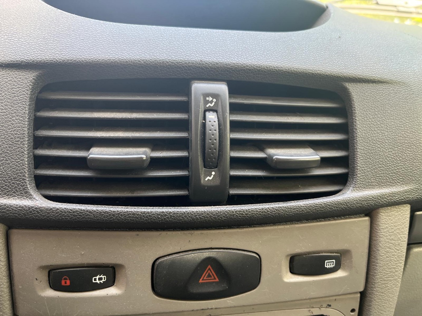 Renault Clio Symbol / Thalia Kalorifer Izgarası (2009-2012) görsel 4