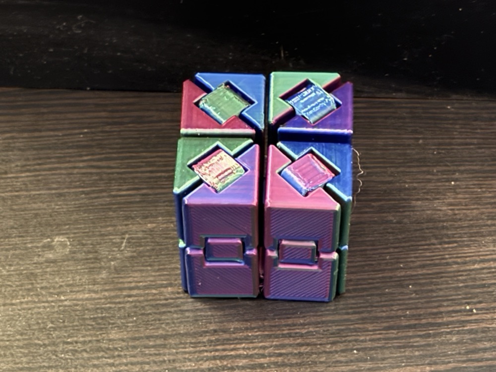Şekil Yılanı Fidget Oyuncağı (Menteşeli Küp Modüller) görsel 1