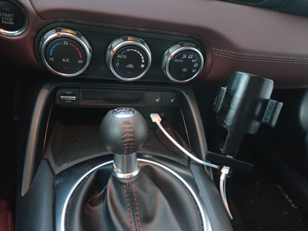 Mazda MX-5 ND Sabit Telefon Tutucu görsel 2