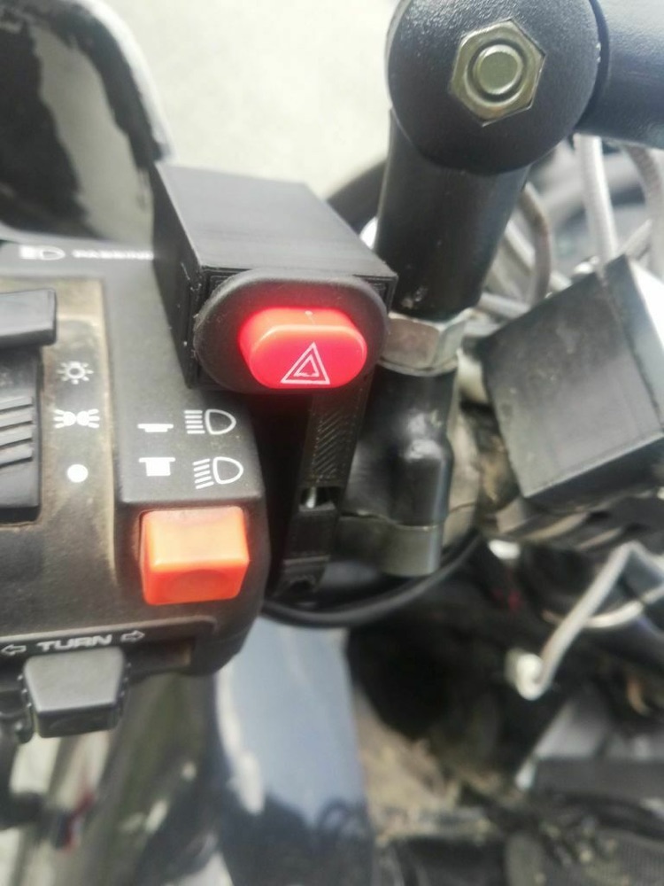 Honda Transalp 650 Sonradan Takılan Flasör Düğmesi Kutusu