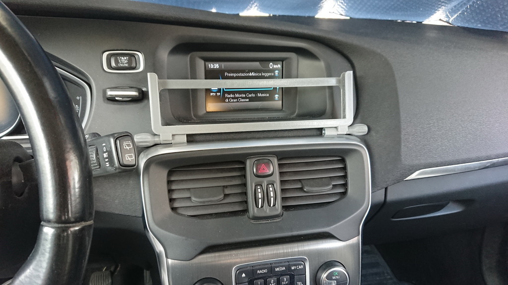 Volvo V40 (2012+) Tablet Tutucu görsel 2