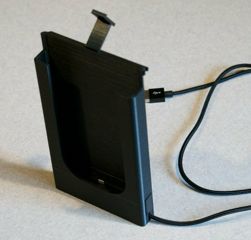 Toyota Tacoma Gizli iPhone Dock görsel 2