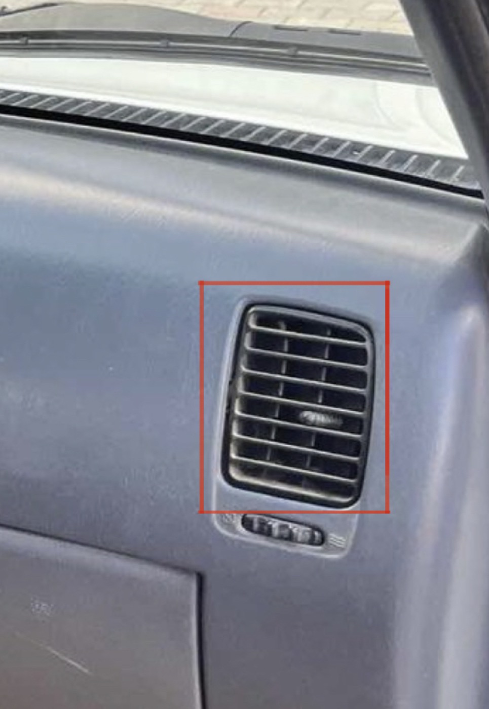 Toyota Hilux Torpido Yan Havalandırma Izgarası