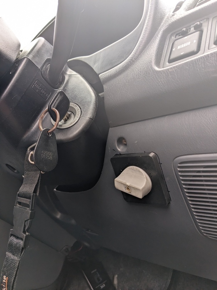 Toyota Starlet Kontak Bypass Anahtarı Montaj Yuvası görsel 2