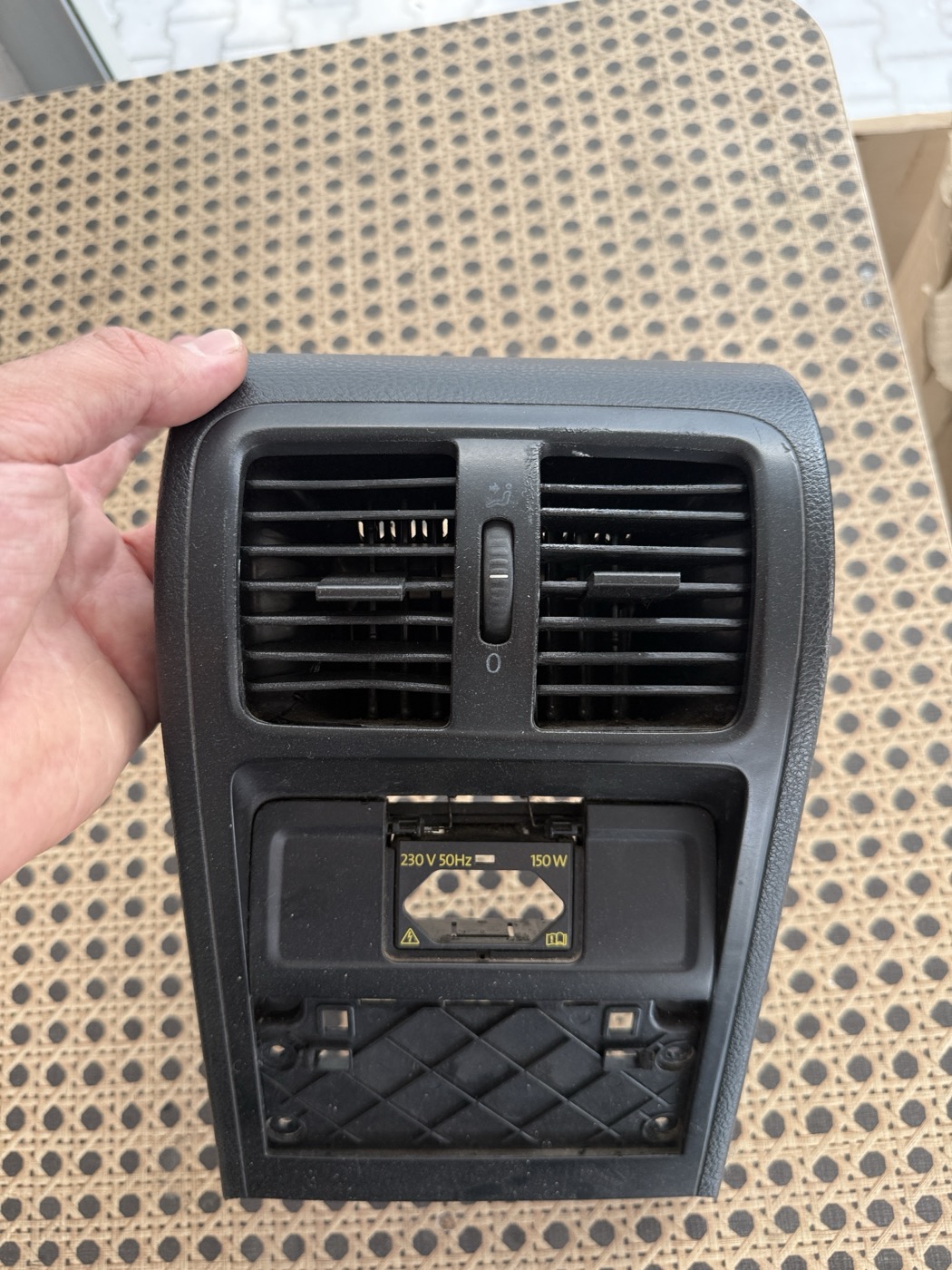Volkswagen Passat B6 Arka Havalandırma Izgarası (3C0907815)