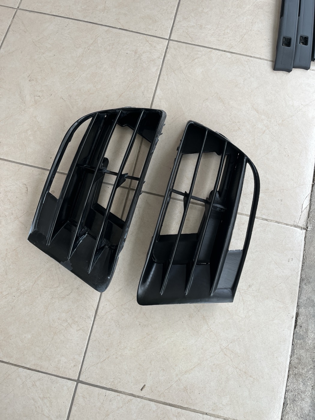 Volkswagen Scirocco R Tampon Sis Farı Çerçevesi (İki Parça)