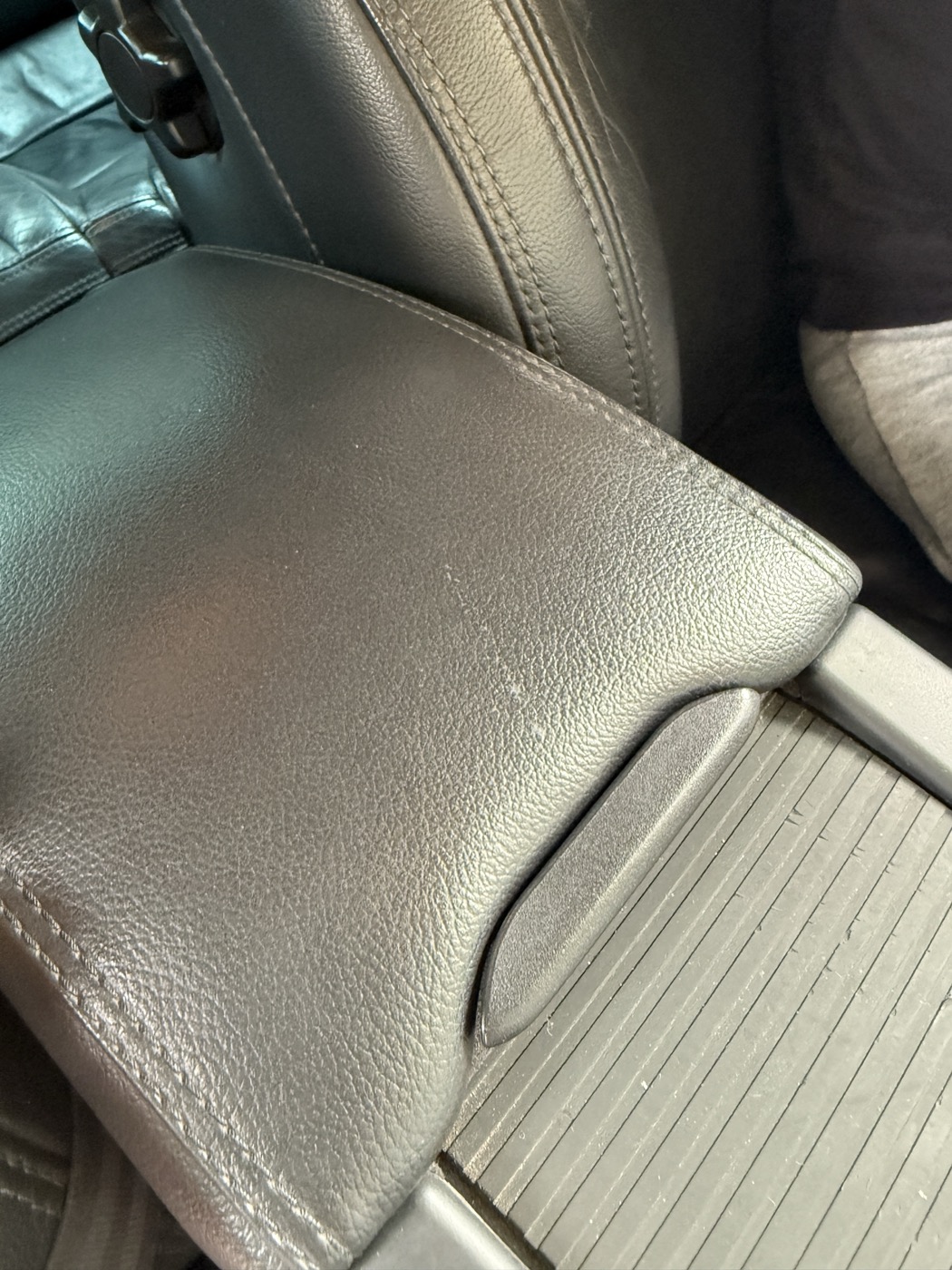 Volvo S60 Torpido Açma Kolu (8635317)