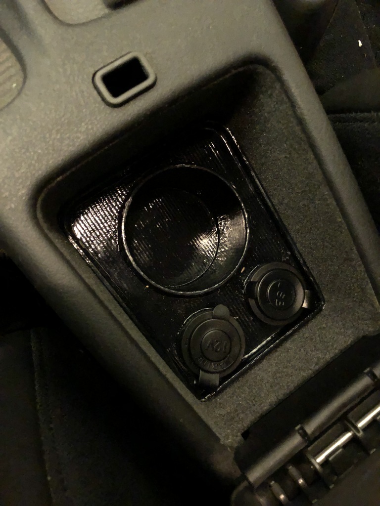 Volvo V40 Orta Konsol Bardaklık