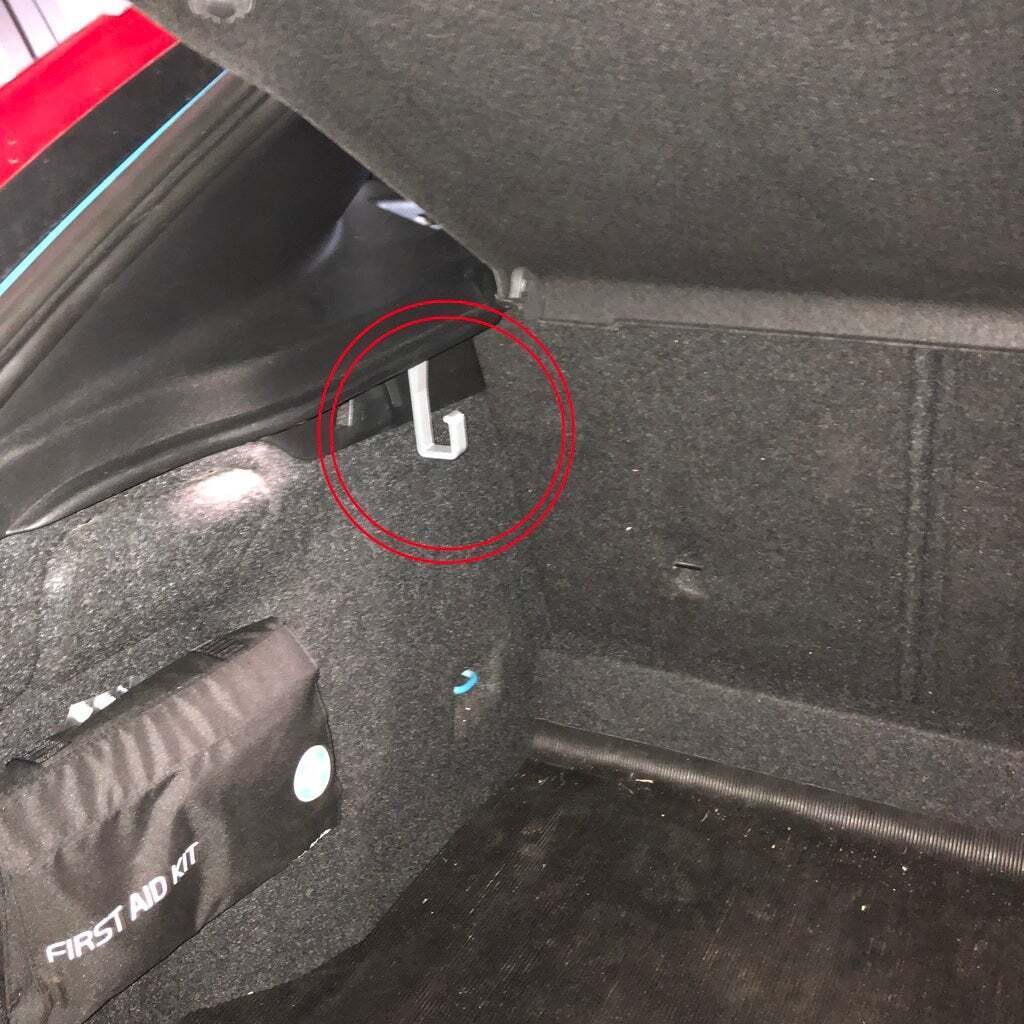 Volvo V40 Bagaj Kancası