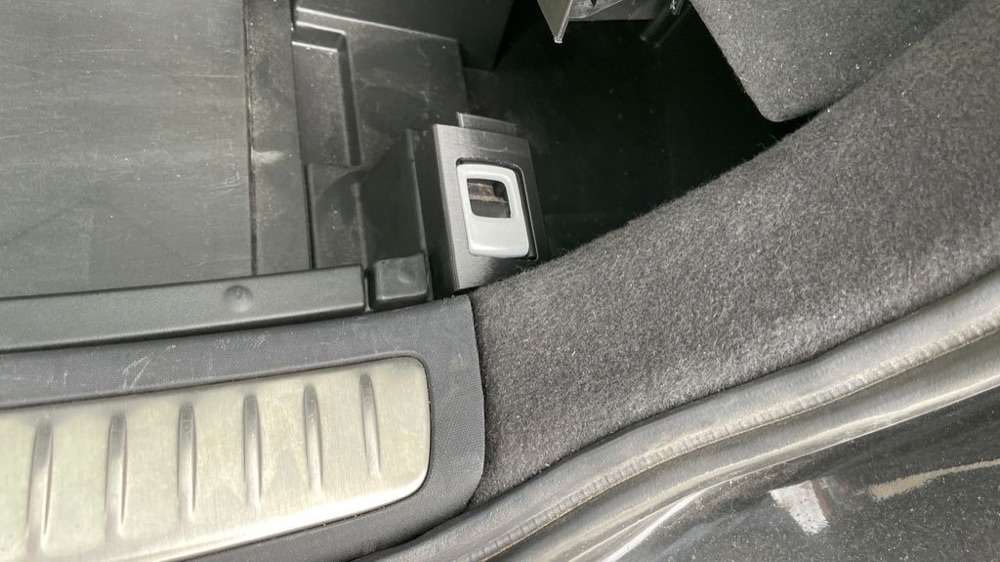 Toyota Avensis Bagaj Bölme Düzenleyicisi
