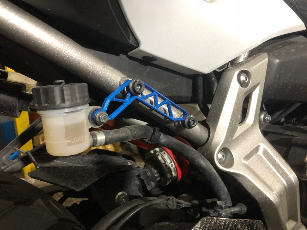 Yamaha MT-07 / FZ-07 fren hidroliği depo braketi görsel 2