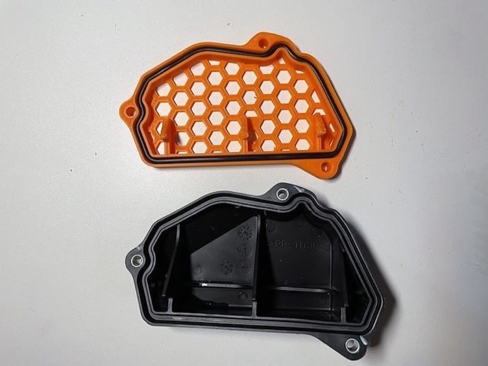 Yamaha R3 / MT-03 Petek Desenli Hava Kutusu Kapağı görsel 2
