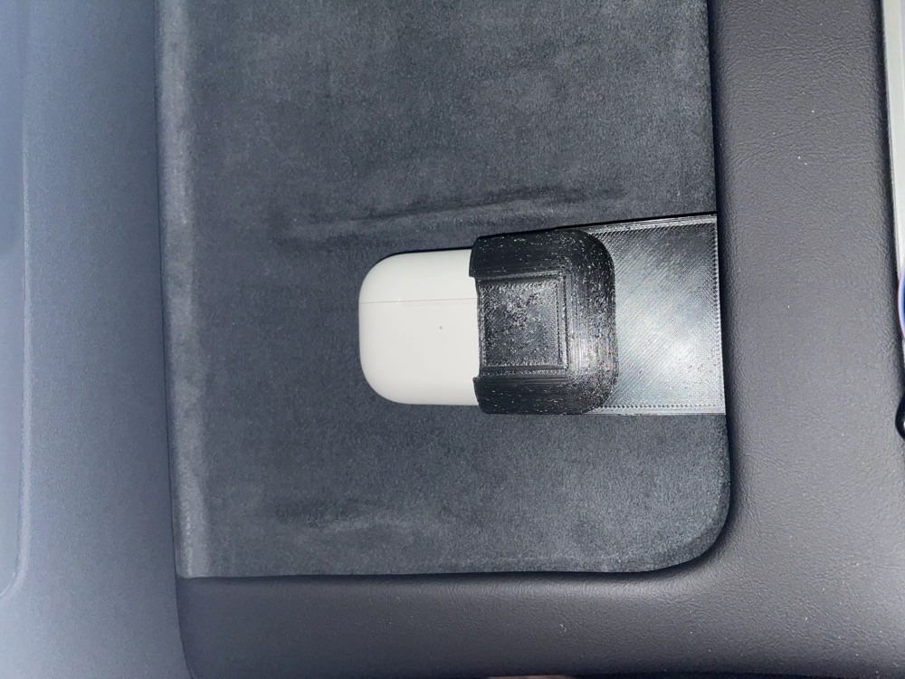 Tesla AirPod Şarj Adaptörü (Model 3/Y) görsel 1