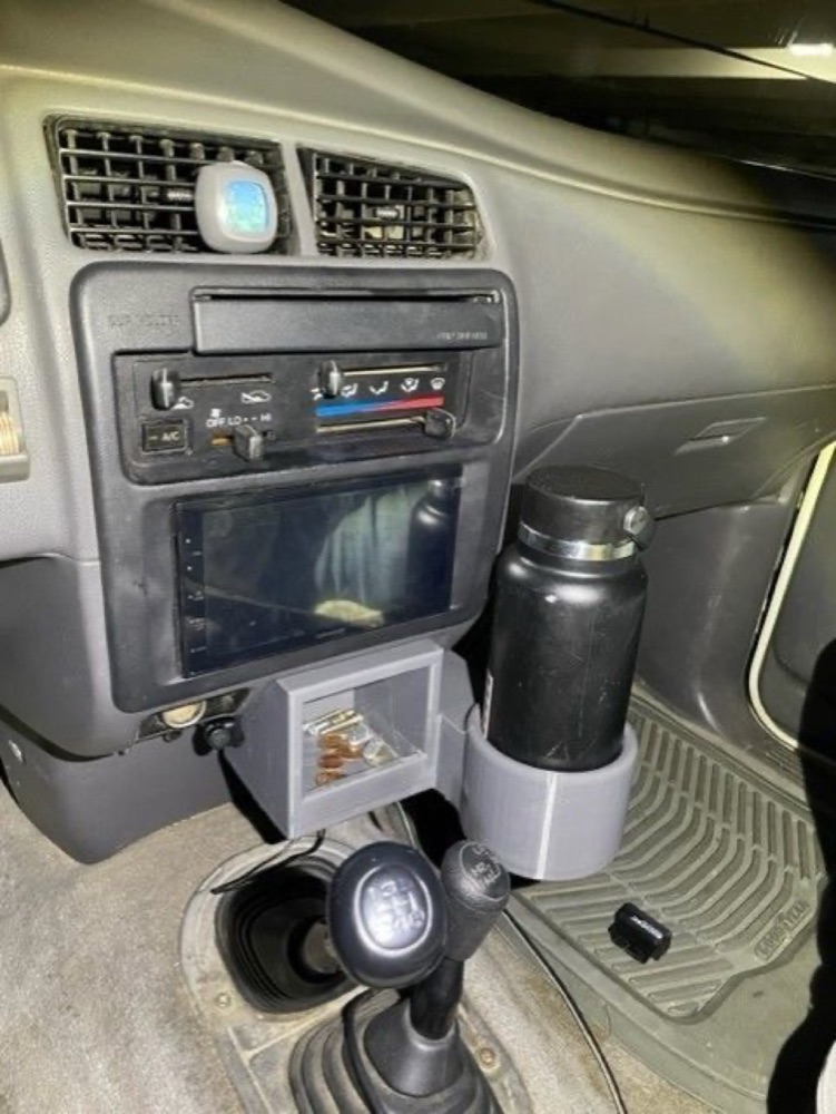 Toyota T100 Bardaklık görsel 3
