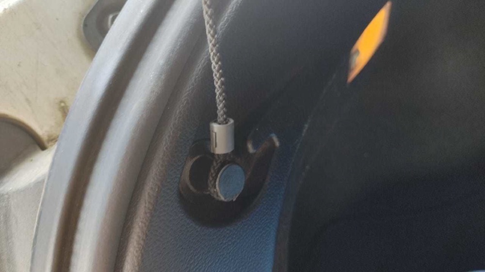 Toyota Prius (4. Nesil) Bagaj Örtüsü Ankrajı görsel 3
