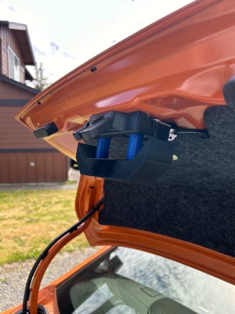 Subaru WRX Bagaj Kapağı İç Açma Kolu görsel 4