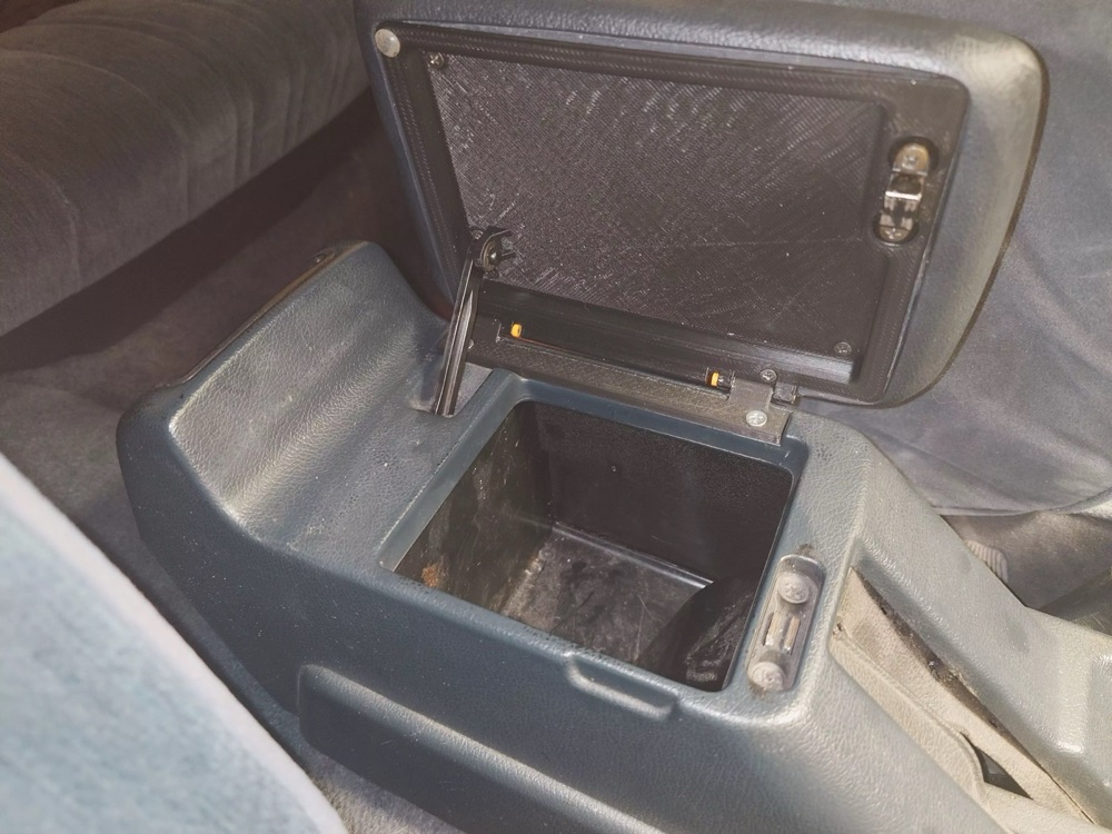 Toyota Crown JZS133 Konsol Saklama Kapağı Menteşesi