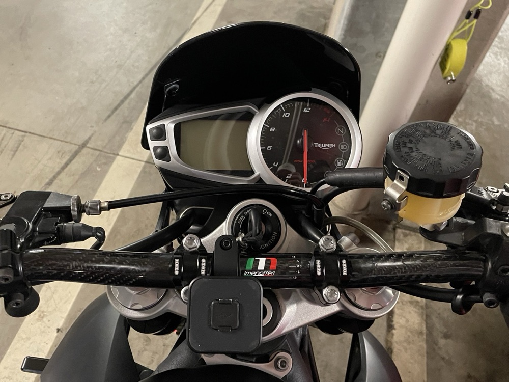 Triumph Street Triple 675 tek far gösterge braketi