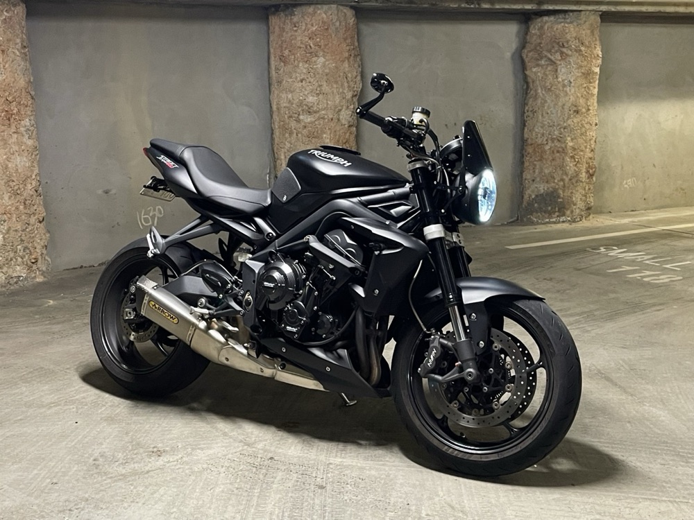Triumph Street Triple 675 tek far gösterge braketi görsel 2