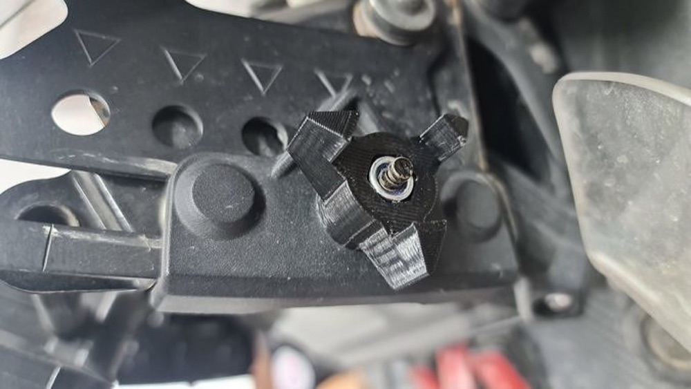 Yamaha Super Ténéré XT1200 Ön Cam Ayar Somunu görsel 4