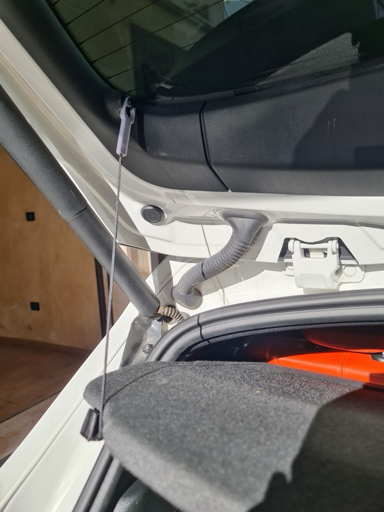 BMW Şapka Rafı Askı Kancası görsel 3