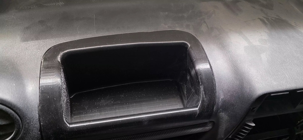Suzuki Jimny JB43 Torpido Saklama Gözü (Ön Panel Eklentisi)